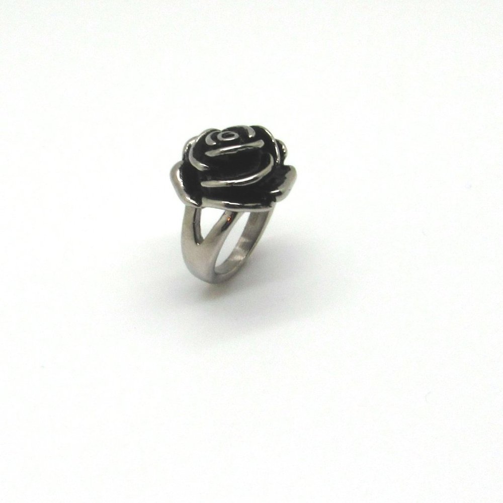 Beautiful Large Stainless Steel Rose Fashion Ring